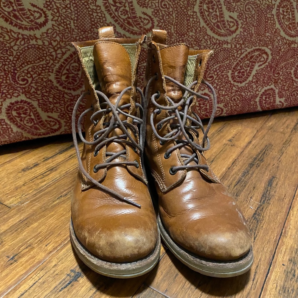Frye Veronica combat boots in whiskey